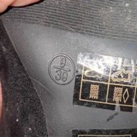 Women’s knee high black boots size 9! - Picture 2 of 3